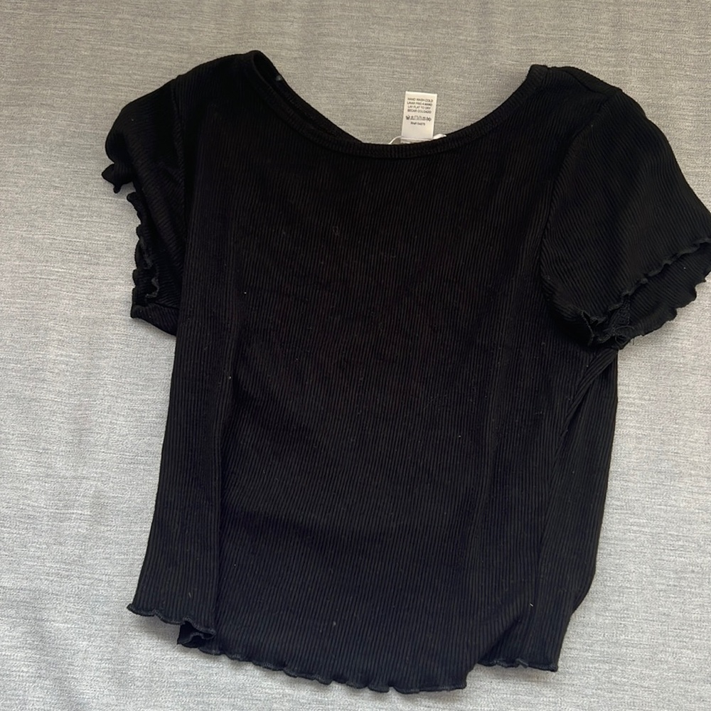 basic black cropped tee with lettuce edges